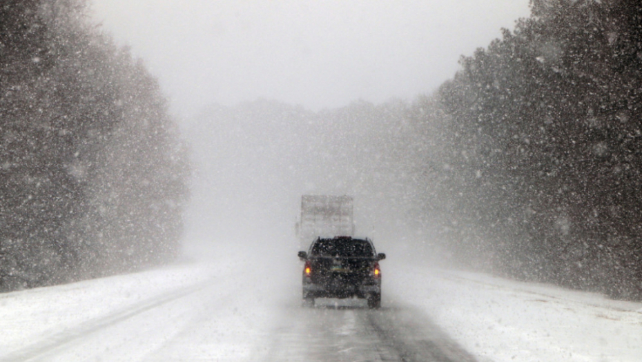 Zima, sneg, SAD, snežna oluja, autoput