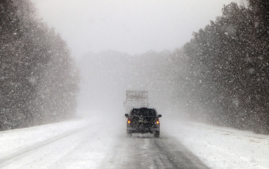 Zima, sneg, SAD, snežna oluja, autoput