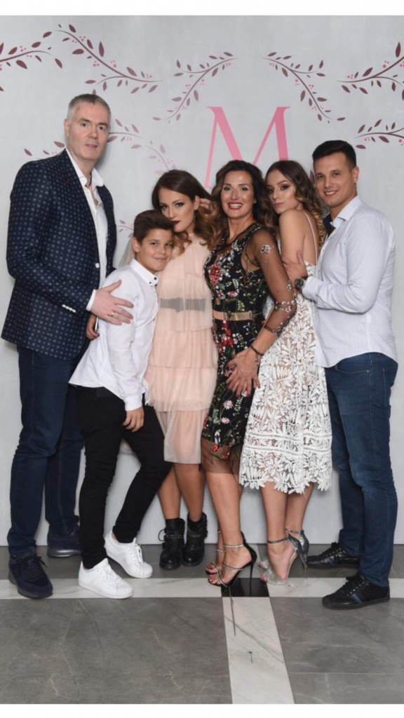 tomašević sa porodicom