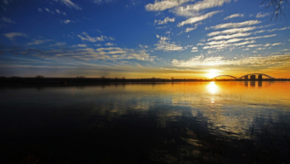 Zalazak sunca Žeželjev most