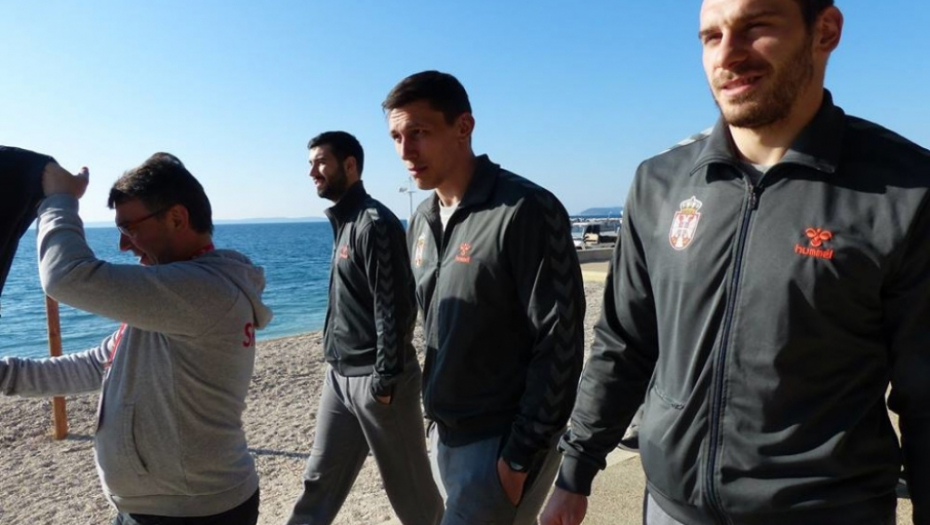 Rukometaši prošetali Rivom