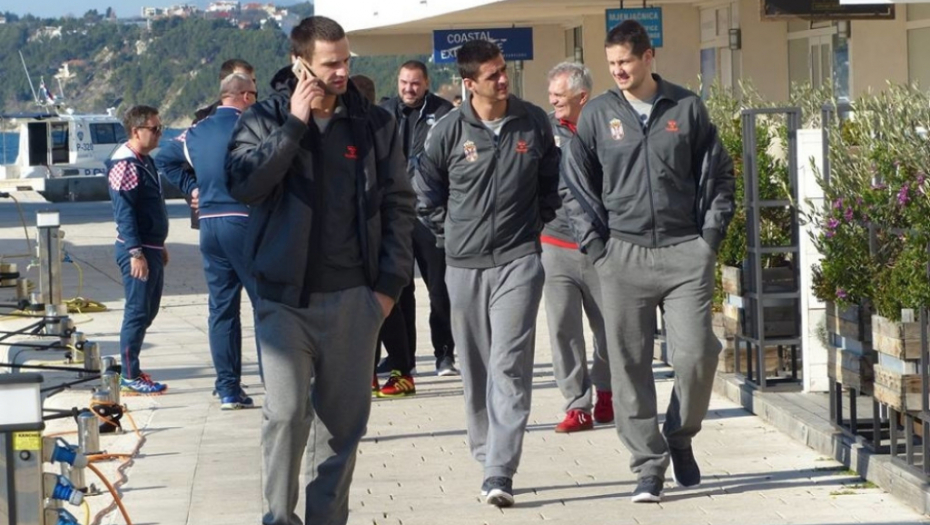 Rukometaši prošetali Rivom