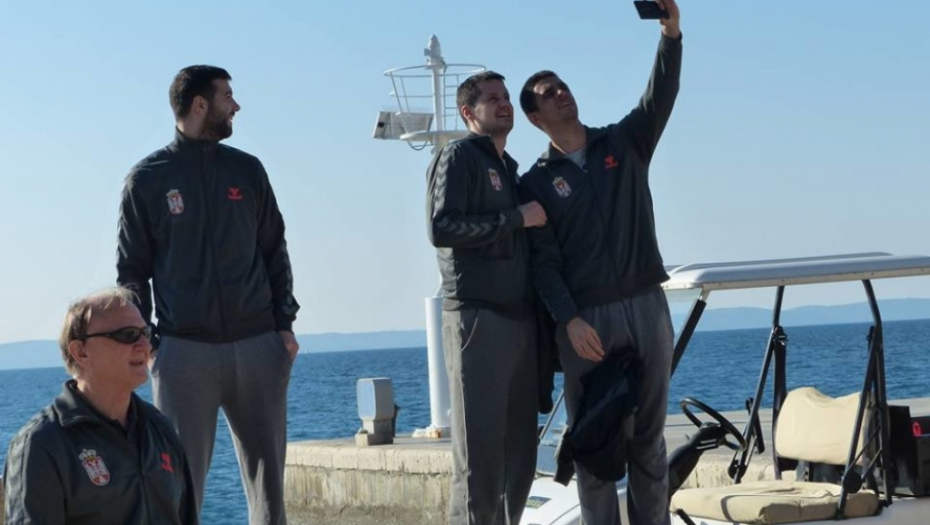 Rukometaši prošetali Rivom