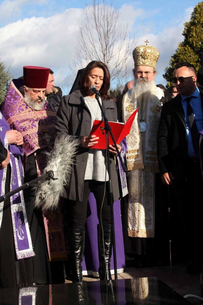 Tanja Petrović drži govor na sahrani Olivera Ivanovića