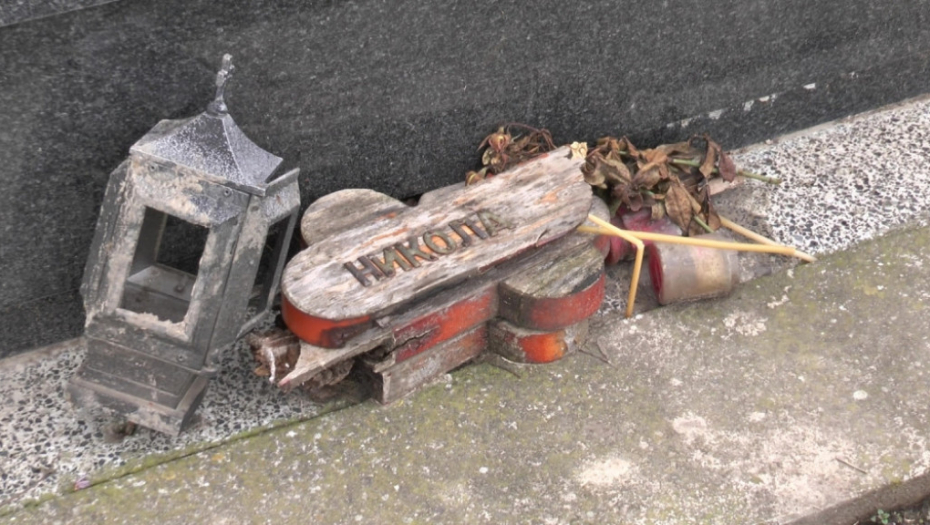 Maloletnici oskrnavili pravoslavno groblje 