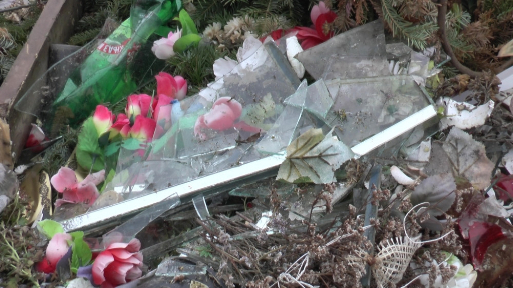 Maloletnici oskrnavili pravoslavno groblje 