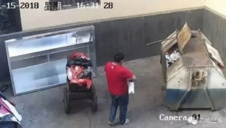 Otac baca bebu u kontejner, YouTube