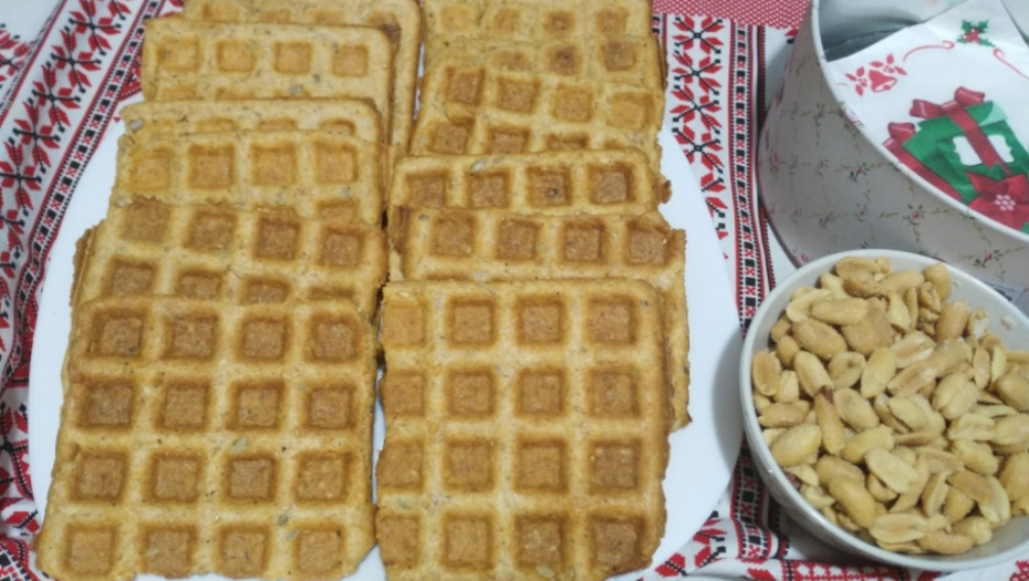 krekeri slani keksići sa sirom i kikirikijem