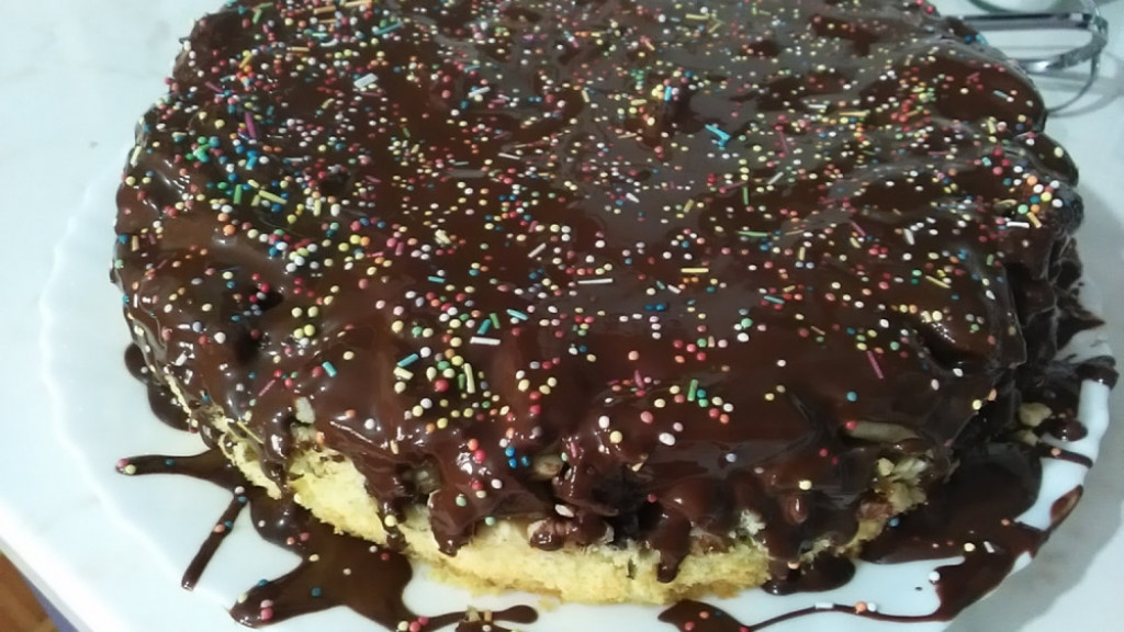 Sočni kolač sa urmama i jabukama