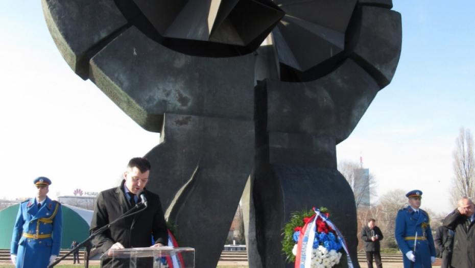 Polaganje venaca na Starom sajmištu