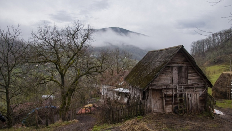 Trošna kućica, selo