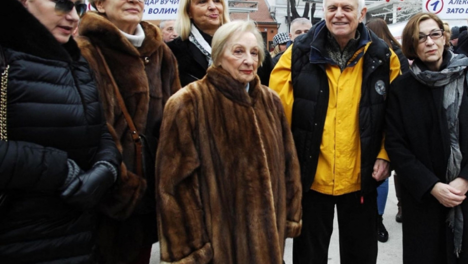 Ljiljana Pekić u sredini, Bojana Borić Brešković prva zdesna