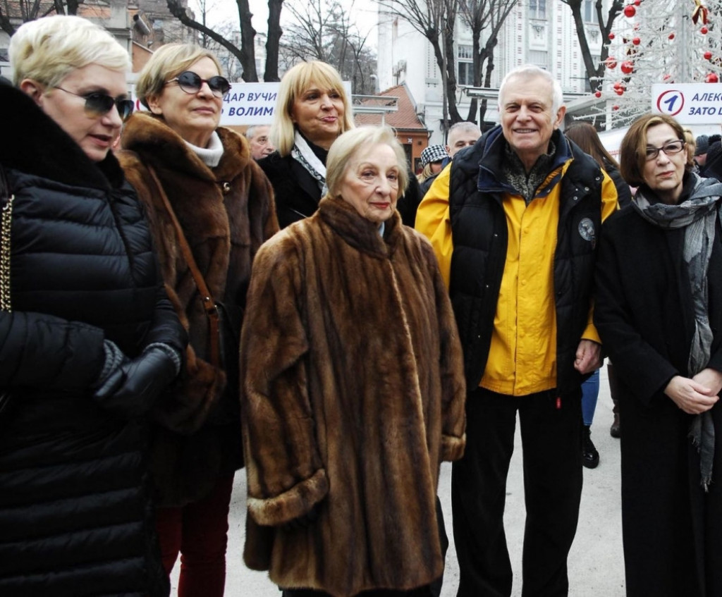 Ljiljana Pekić u sredini, Bojana Borić Bre&scaron;ković prva zdesna