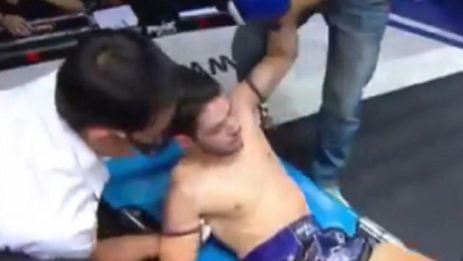 Bokser iznet na nosilima