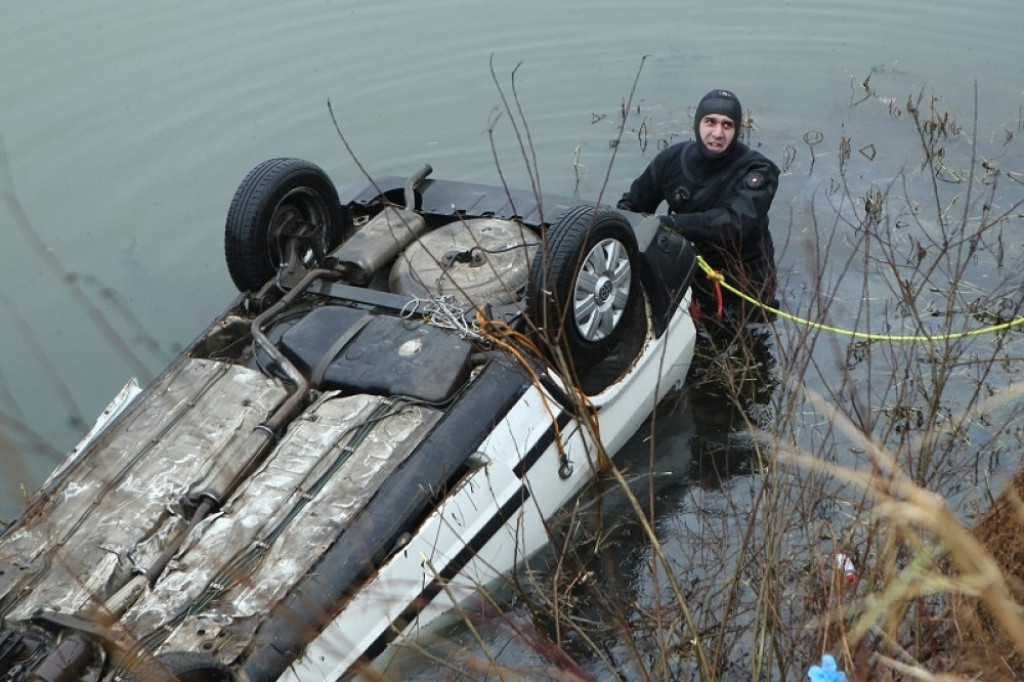 Ronioci pretražuju teren