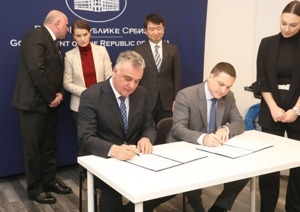 Ana Brnabić sa geodetima