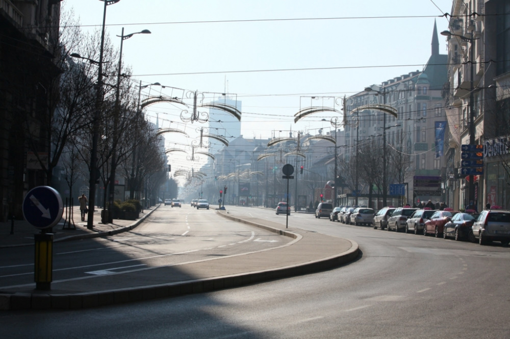 Beograd ulice Skupština centar grada prazno semafor pešački