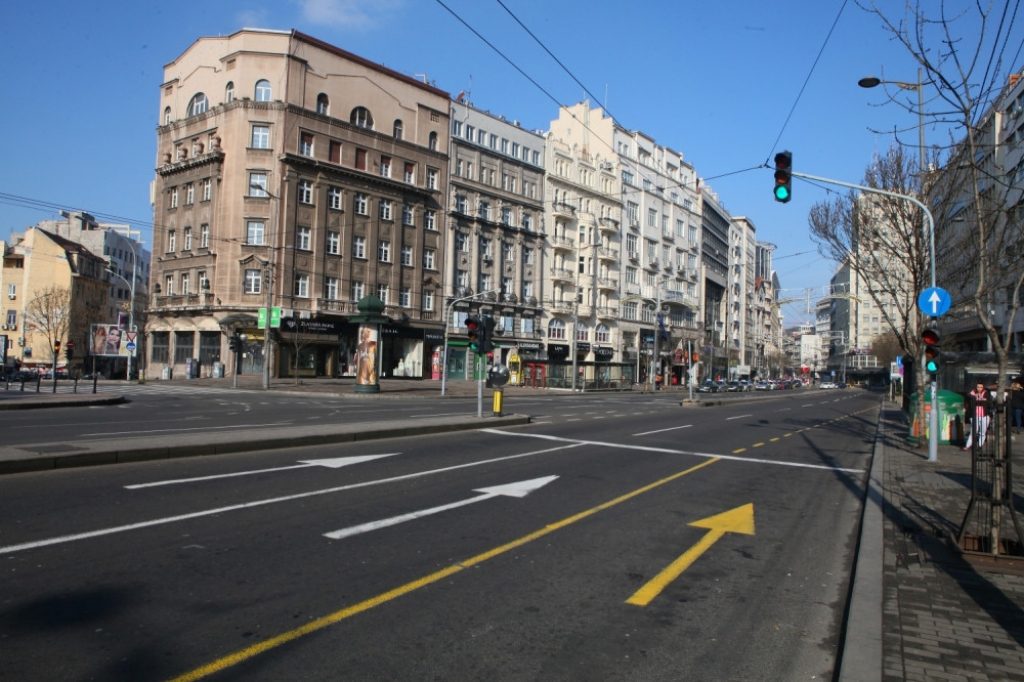 Beograd ulice Skupština centar grada prazno semafor pešački