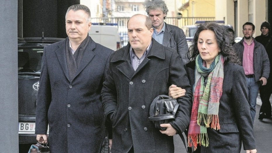 Zadovoljan presudom: Saško Bogeski sa suprugom i advokatom