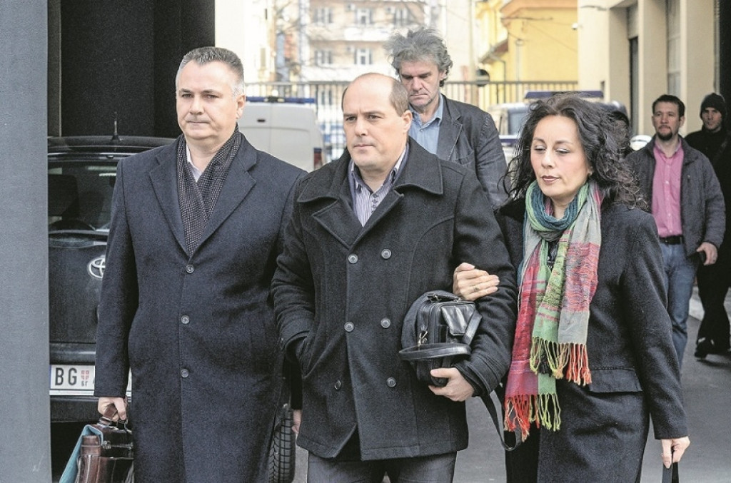 Zadovoljan presudom: Saško Bogeski sa suprugom i advokatom