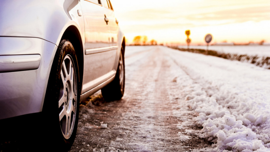 Zima, sneg, automobil, automobili