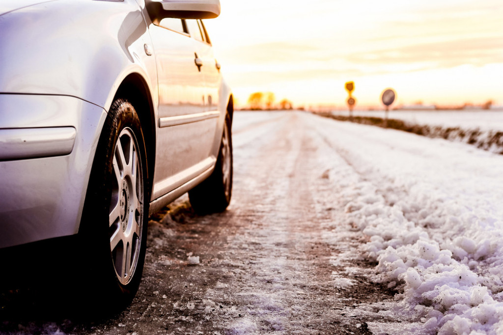 Zima, sneg, automobil, automobili