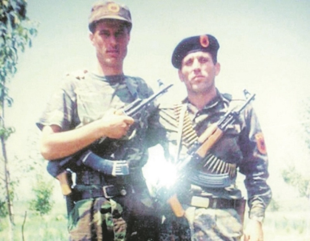 OVK, Hašim Tači (levo) kao borac zločinačkog OVK