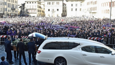 Više hiljada ljudi i Firenci ispraća Astorija na večni počinak