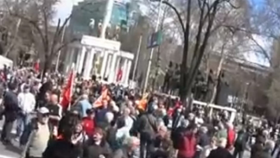 Narod opkolio Sobranje, protesti u makedoniji