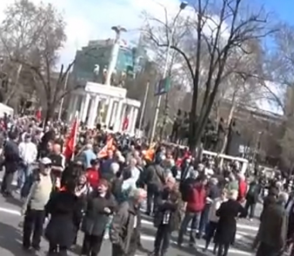 Narod opkolio Sobranje, protesti u makedoniji