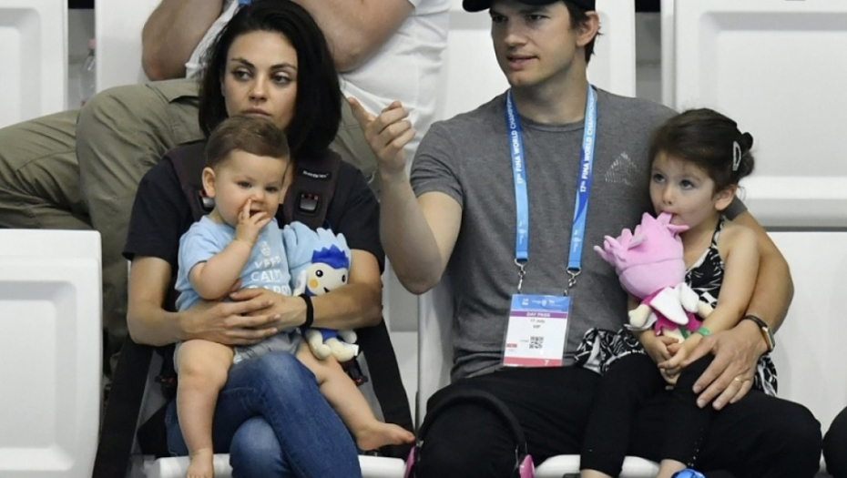 Ešton Kučer sa porodicom