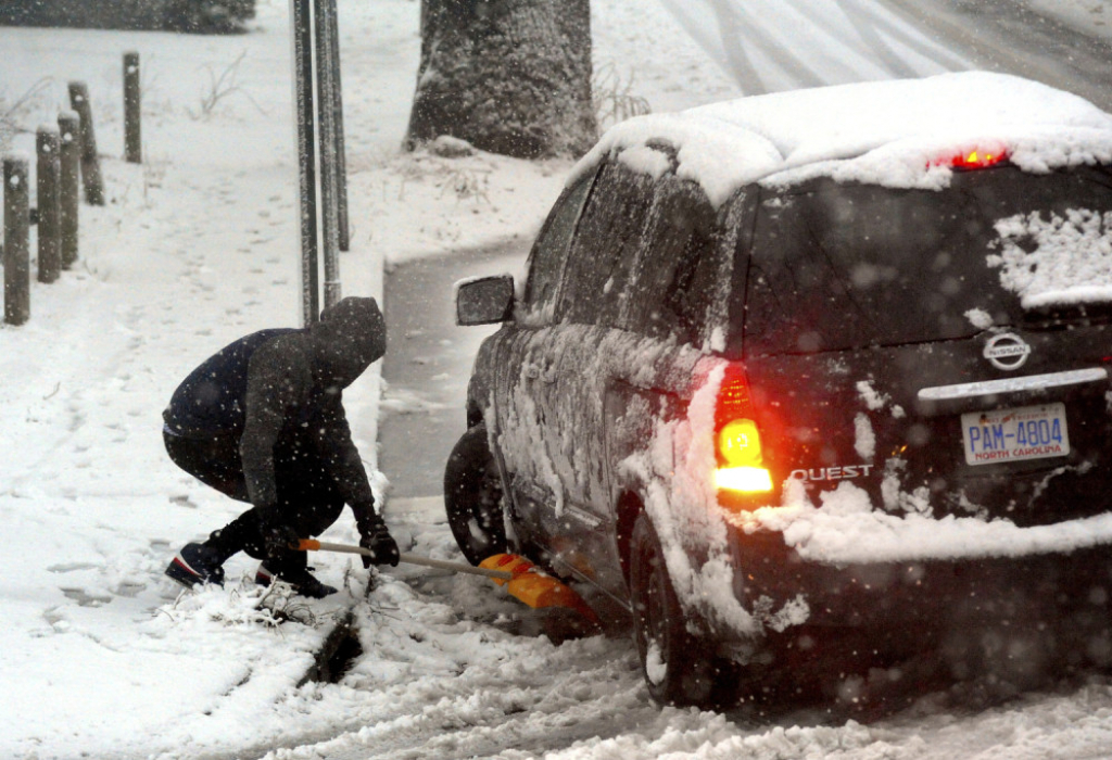 Sneg, nevreme, padavine, čišćenje snega, vejavica