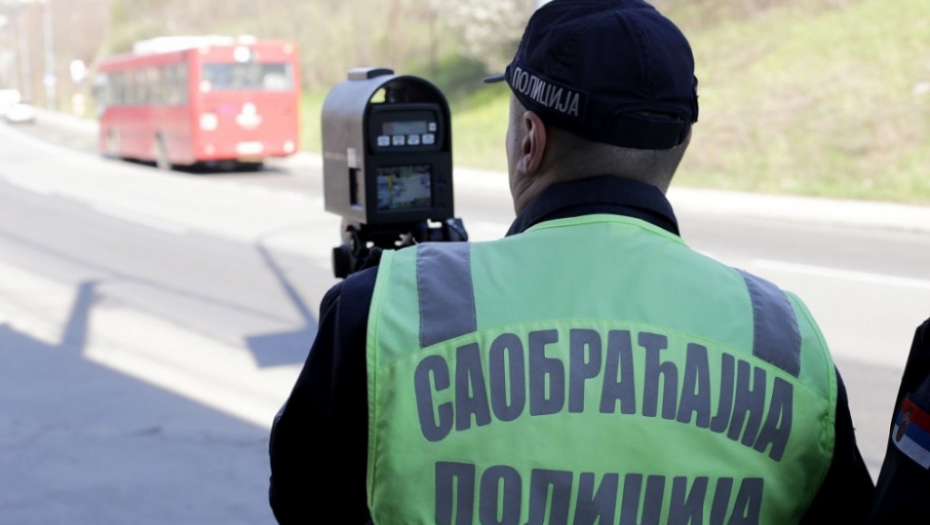 Saobraćajna policija saobraćajac radar