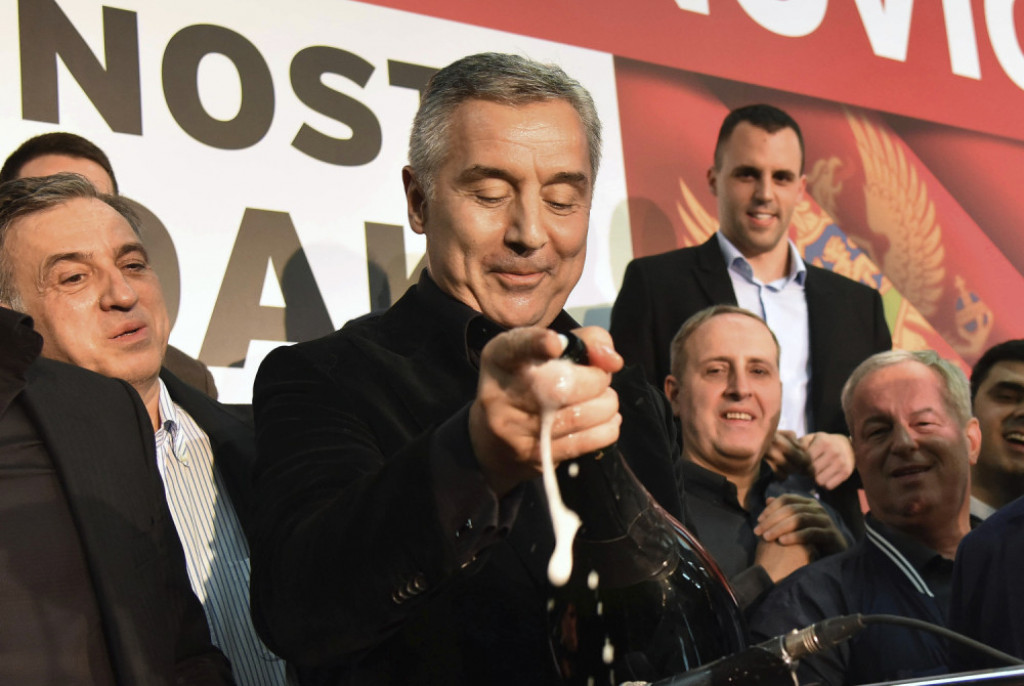 Milo Đukanović slavi pobedu