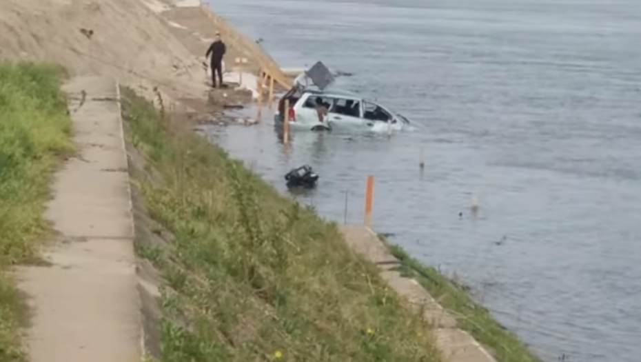 Bračni par kolima sleteo u Dunav