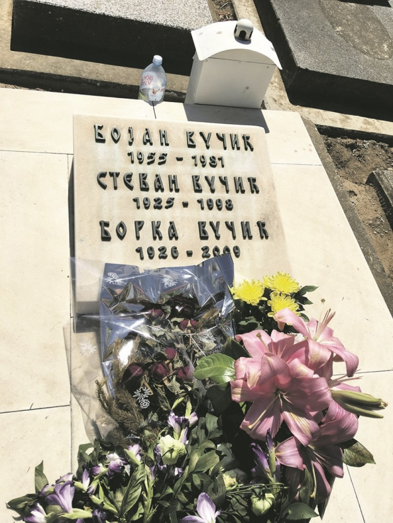 Borka je sahranjena sa sinom i suprugom