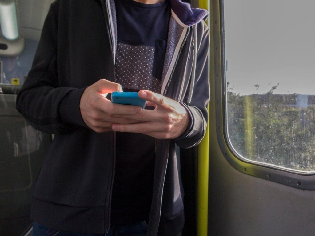 Mobilni telefon, poruke, sms, kuckanje