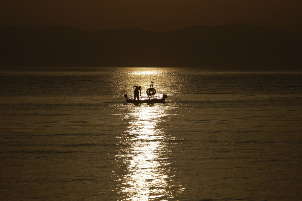 More ribar zalazak sunca pecanje