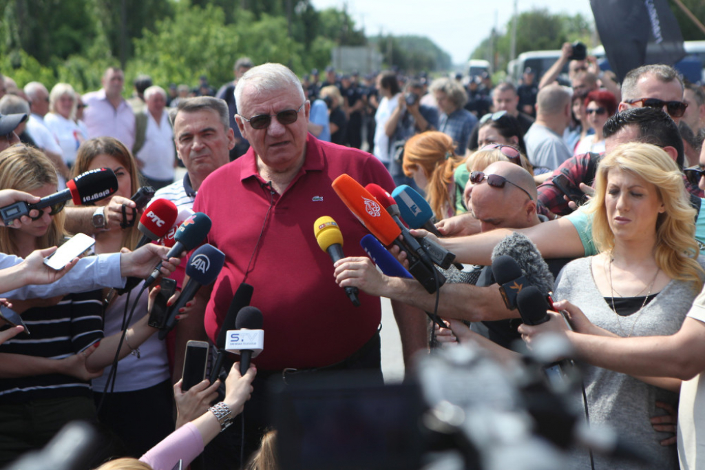 Vojislav Šešelj, SRS, Hrtkovci