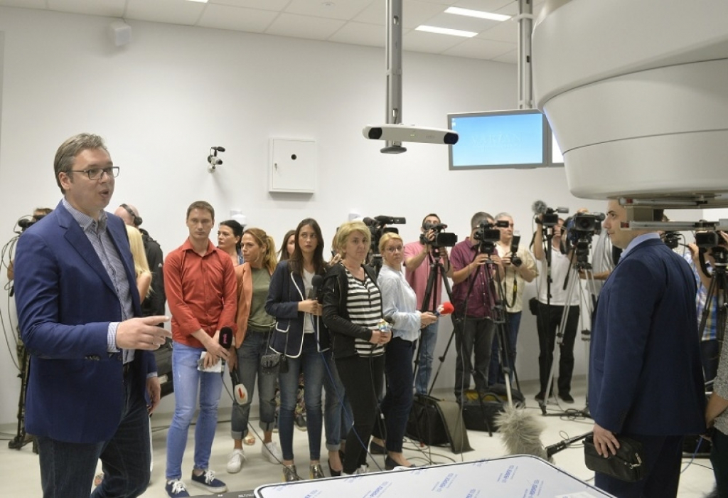Aleksanar Vučić obišao Onkologiju 2
