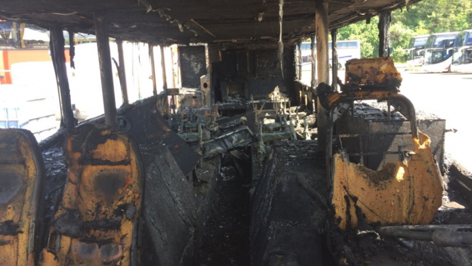 Zapaljeni autobus FK Crvena zvezda