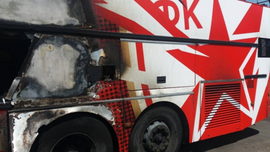 Zapaljeni autobus FK Crvena zvezda