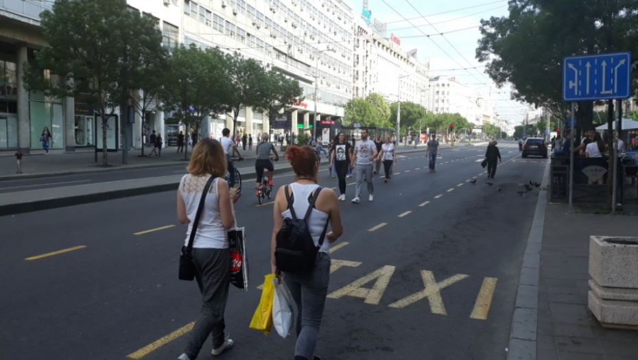 Beograđani uživaju u šetnji glavnim ulicama prestonice