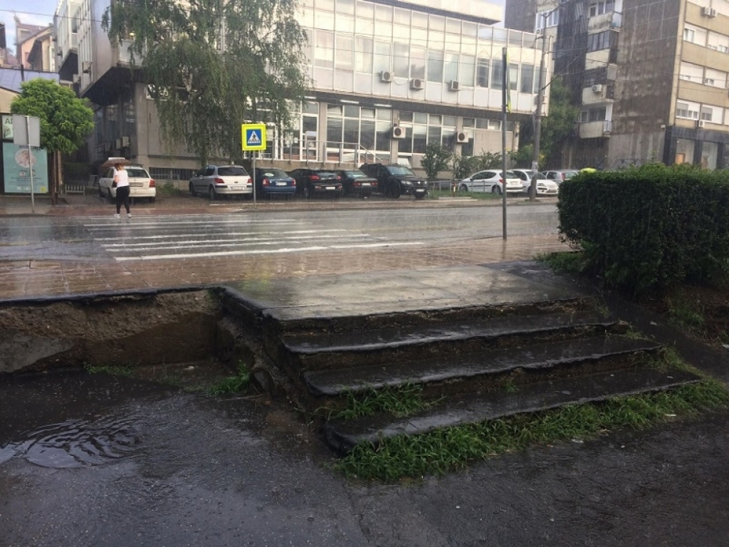 Kiša, pljusak na Banovom brdu