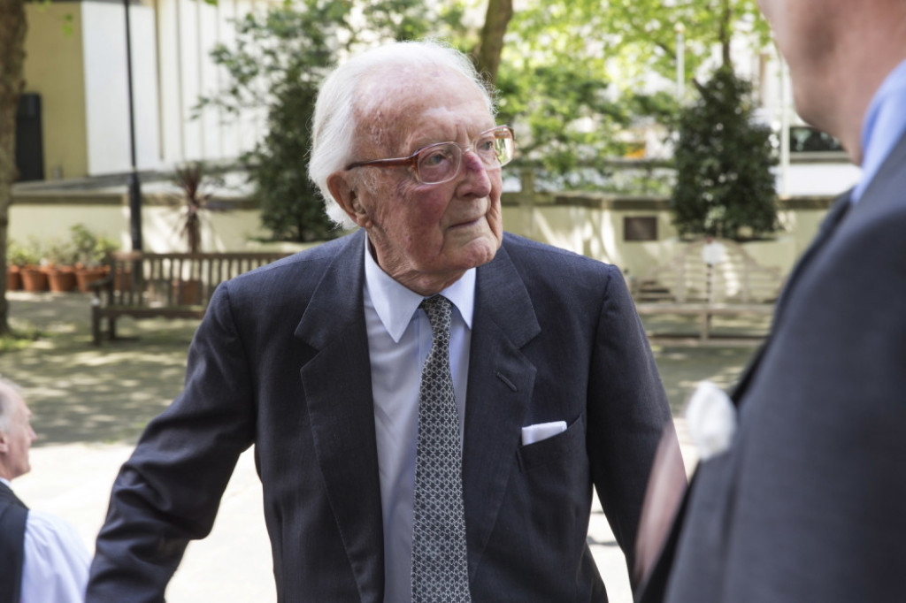 Lord Piter Karington