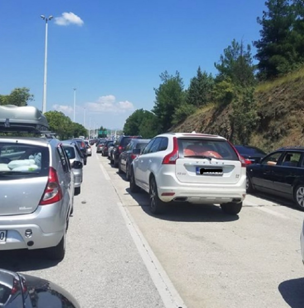 Kolona vozila kod Evzonija