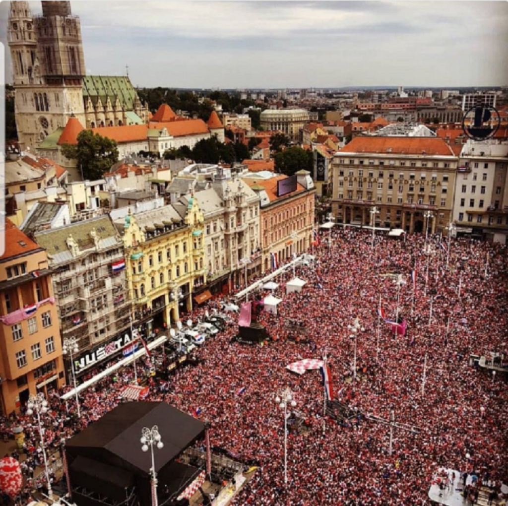 Hrvatski navijači na trgu u Zagrebu