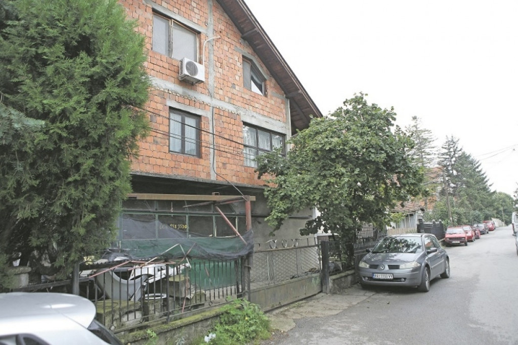 Kuća Tasića u Boleču zavijena u crno
