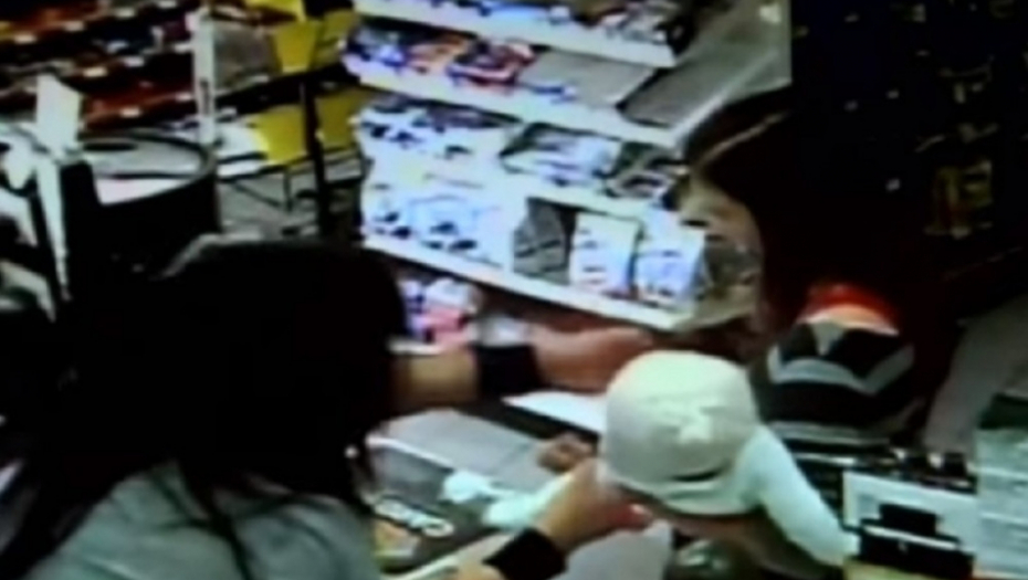 Kasirka spasla i bebu i majku