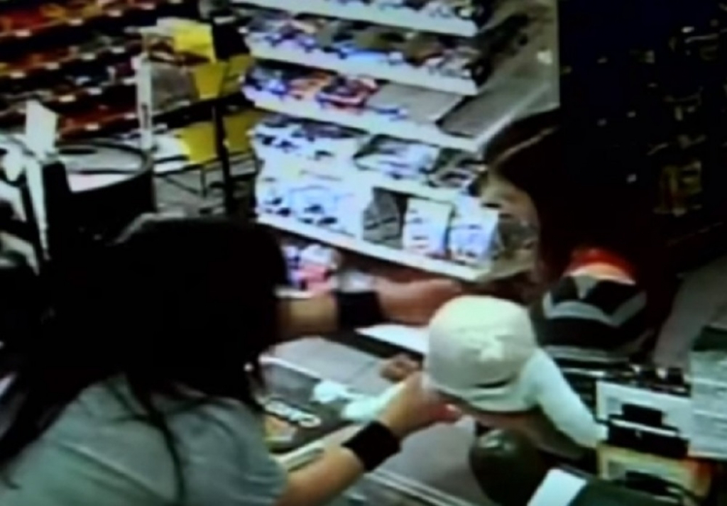 Kasirka spasla i bebu i majku